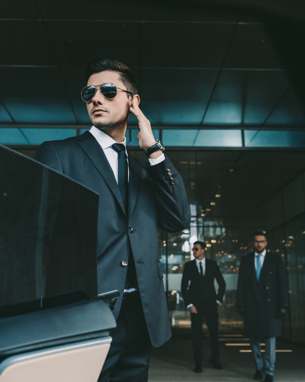 bodyguard-opening-car-door-for-businessman-and-listening-security-earpiece.jpg bodyguard-opening-car-door-for-businessman-and-listening-security-earpiece.jpg